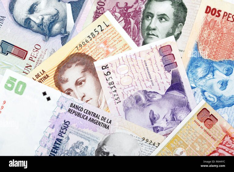 billete peso argentino simbolo r close up