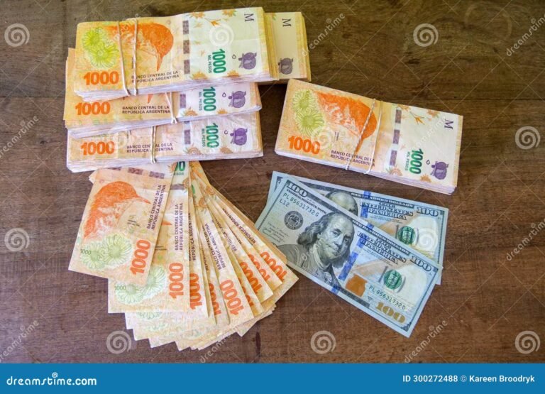 billetes argentinos con simbolo de dolar americano