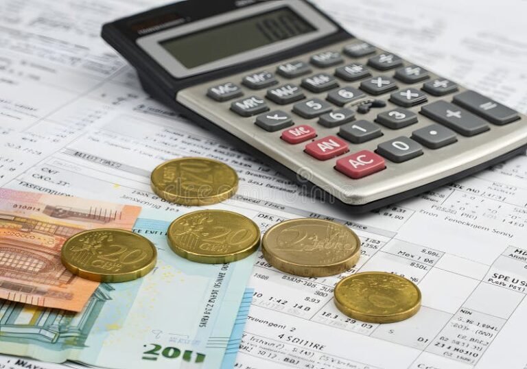 Cómo Calcular Intereses por Mora Fácil y Rápido con una Calculadora 23 calculadora sobre documentos financieros y monedas