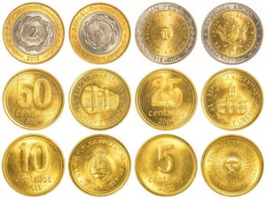 calendario con monedas y dinero argentino