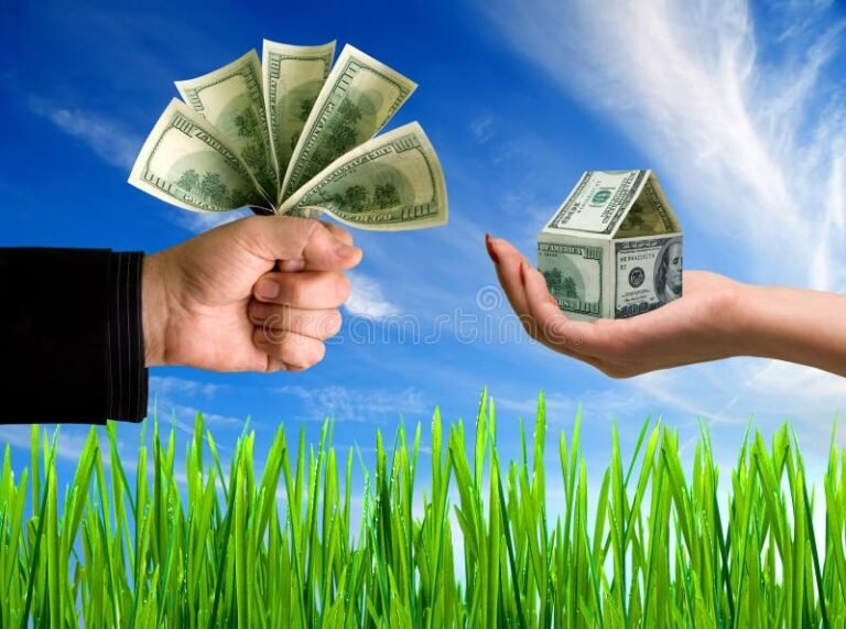 Dónde Encontrar Prestamistas Particulares Confiables en Santa Fe Capital 19 casa con manos intercambiando dinero efectivo