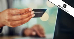 cliente usando banca online en laptop