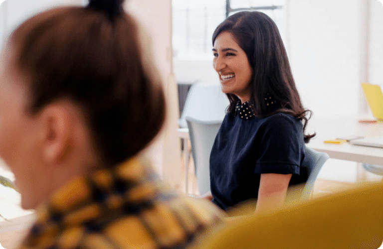 Qué Opiniones Tienen Los Clientes Sobre Axa Assistance Argentina 2 clientes satisfechos hablando con agente servicio cliente