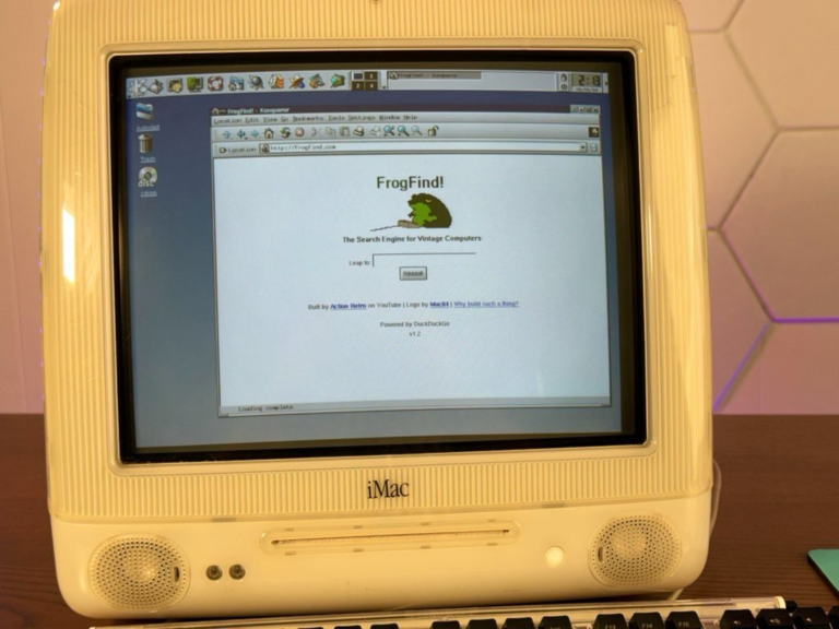 computadora antigua con navegador web abierto