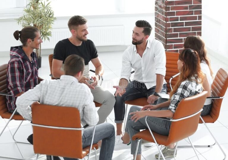 emprendedores trabajando en equipo creativo