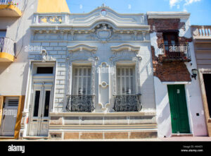 fachada antigua casa colonial pergamino argentina