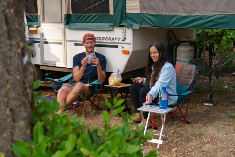 familia disfrutando picnic al aire libre rosario