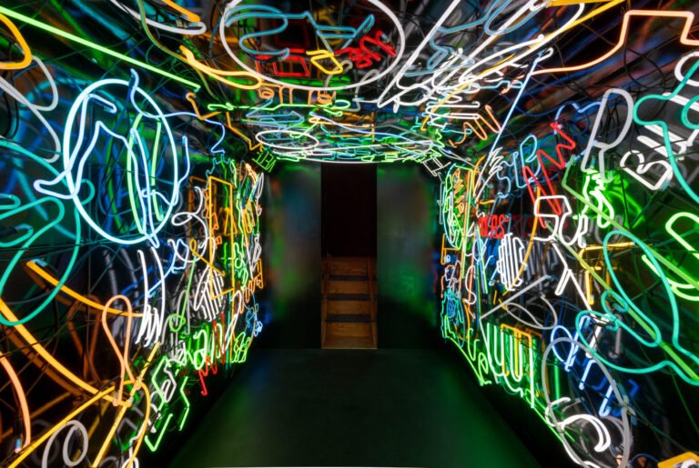 instalaciones artisticas coloridas de marta minujin