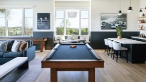 mesa de pool en salon de juegos