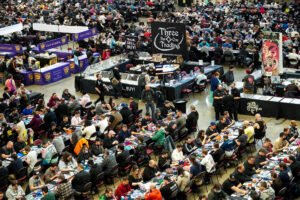 multitud comprando boletos para evento masivo