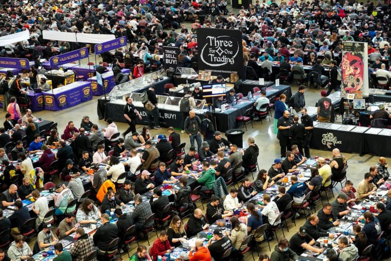 multitud comprando boletos para evento masivo