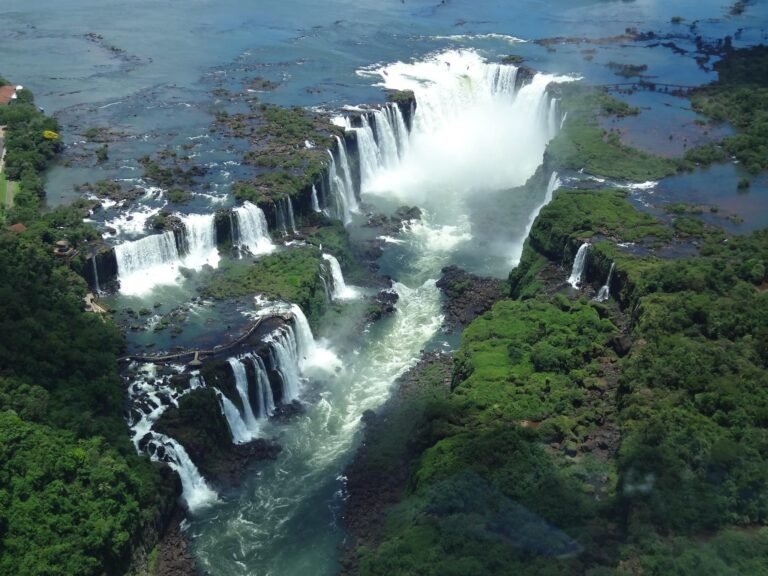 Cuántos días se necesitan para recorrer las Cataratas del Iguazú 18 paisaje aereo cataratas del iguazu