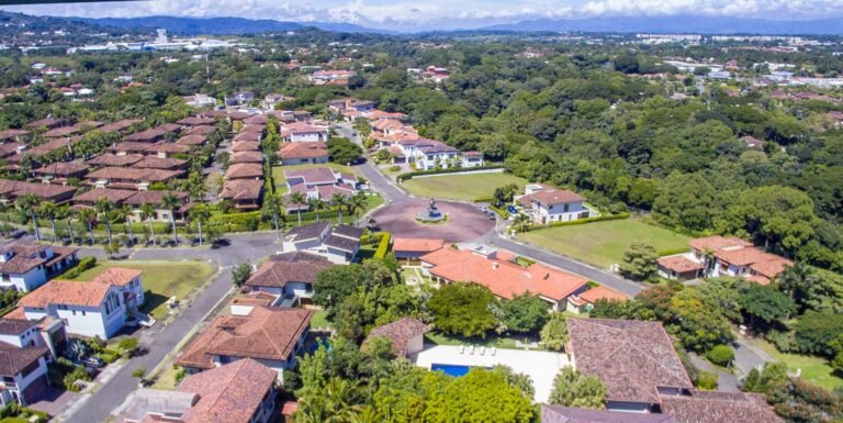 Qué ofrece Altos de Santa Ana y por qué elegirlo