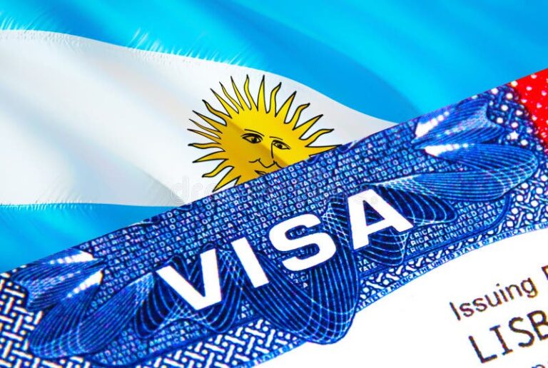 pasaporte argentino y bandera de estados unidos