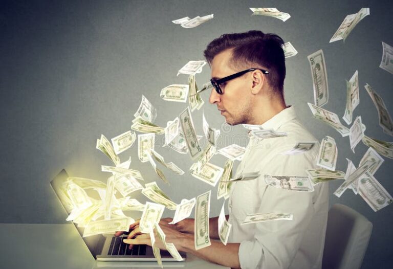 Cómo Hacer Para Comprar Dólares por Home Banking en Argentina 2 persona usando computadora con billetes dolar