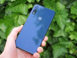 smartphone motorola con icono nfc brillante